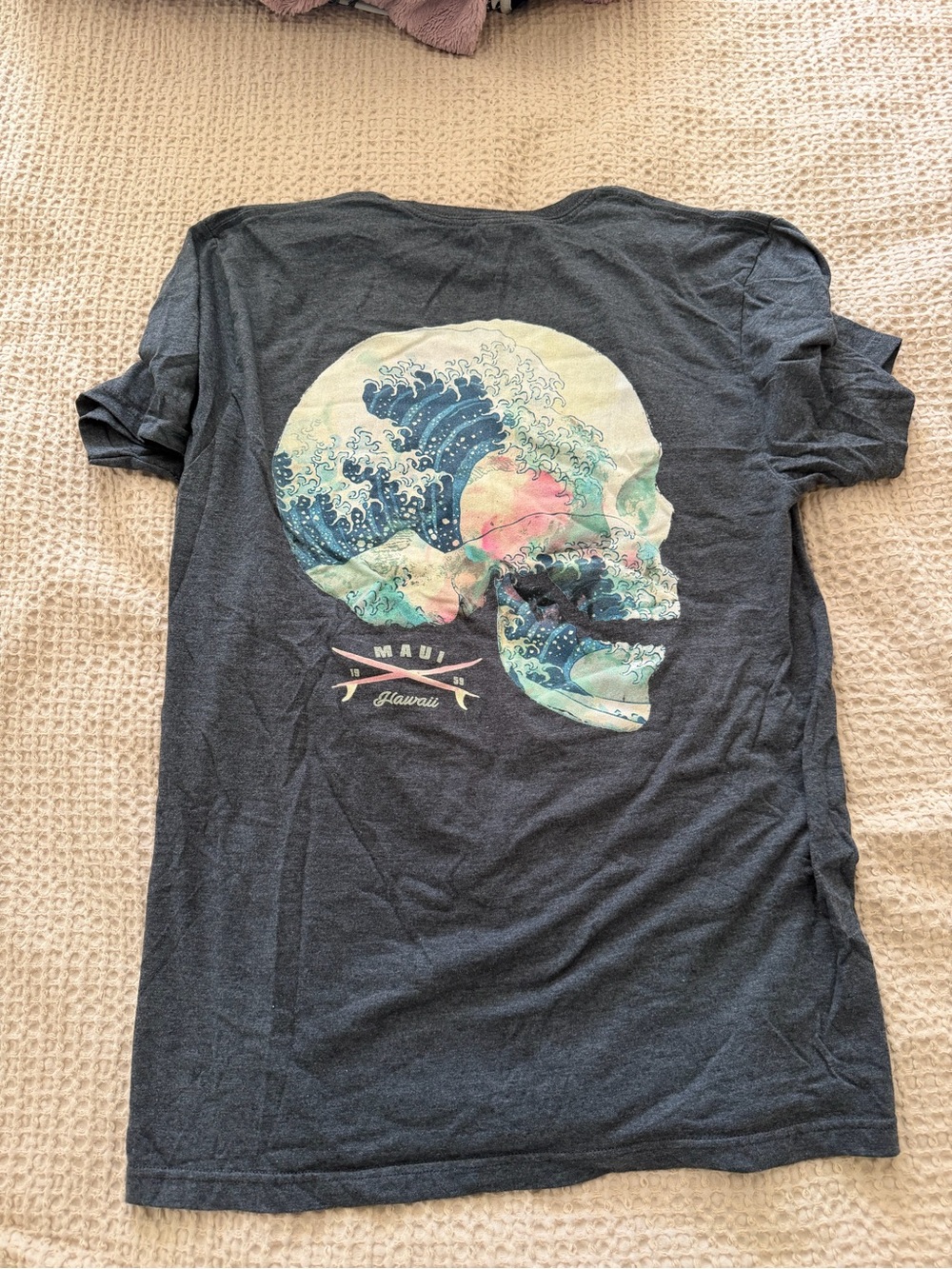 Maui Graphic Skull Wave Short Sleeve Tee - Dark Gray